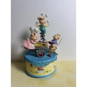 1994 Enesco Musical Figurine “Whistle While You Work” – Karen Hahn – Mice